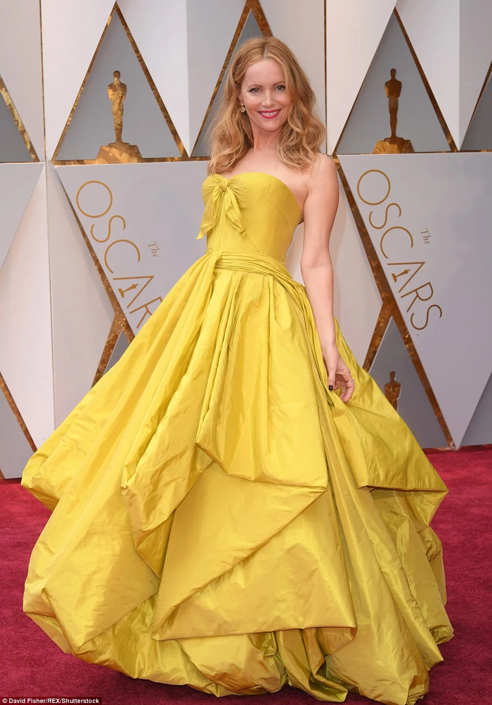 Leslie Mann in Zac Posen