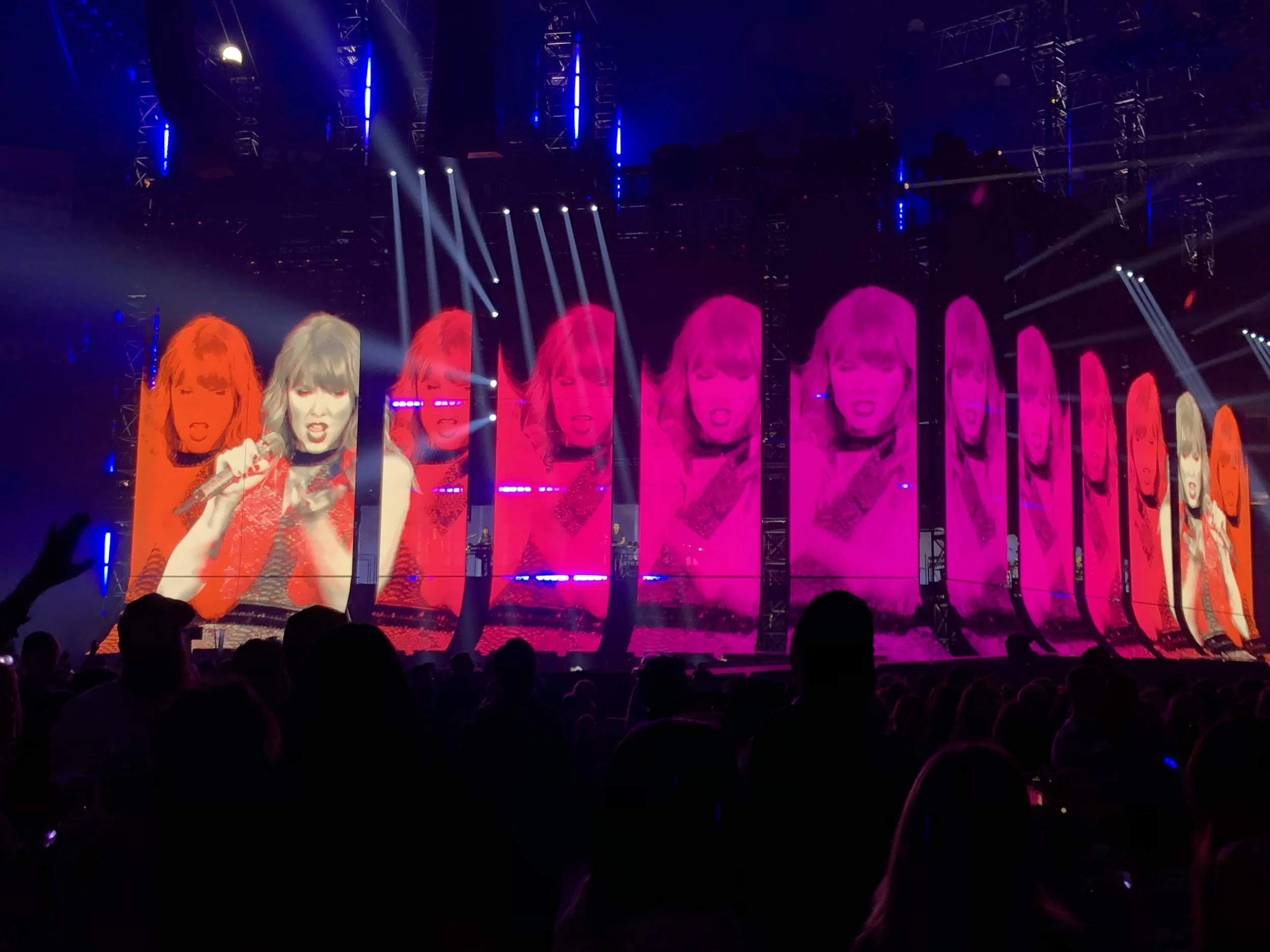 Taylor Swift — Reputation Stadium Tour — Back to Conquer