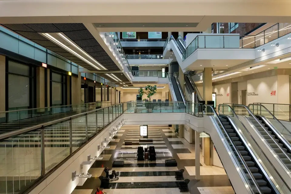 ENVISIONING NEW LIFE FOR S.F.'S DEAD DOWNTOWN MALL