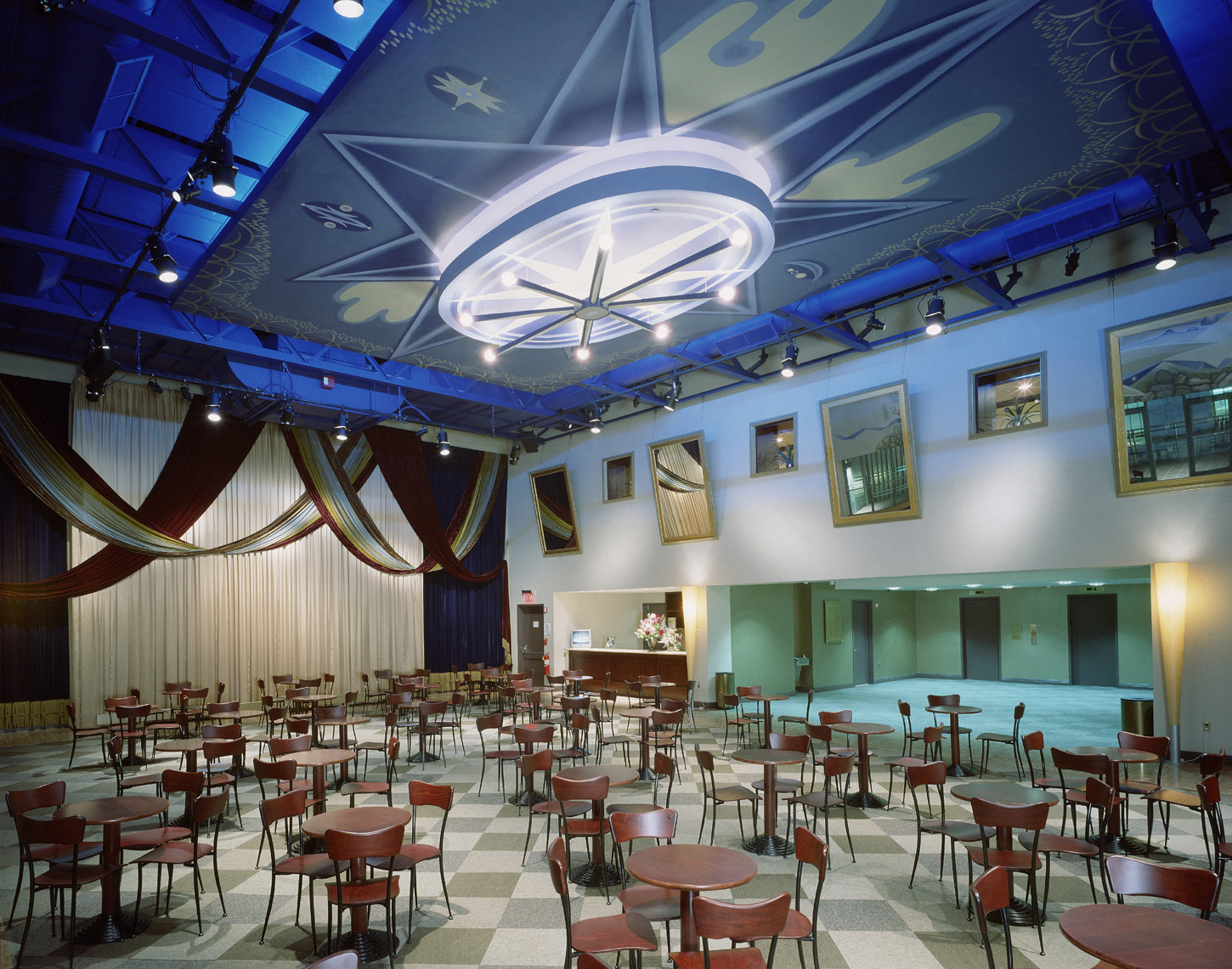 PenthouseLbyAmAirThr.jpg