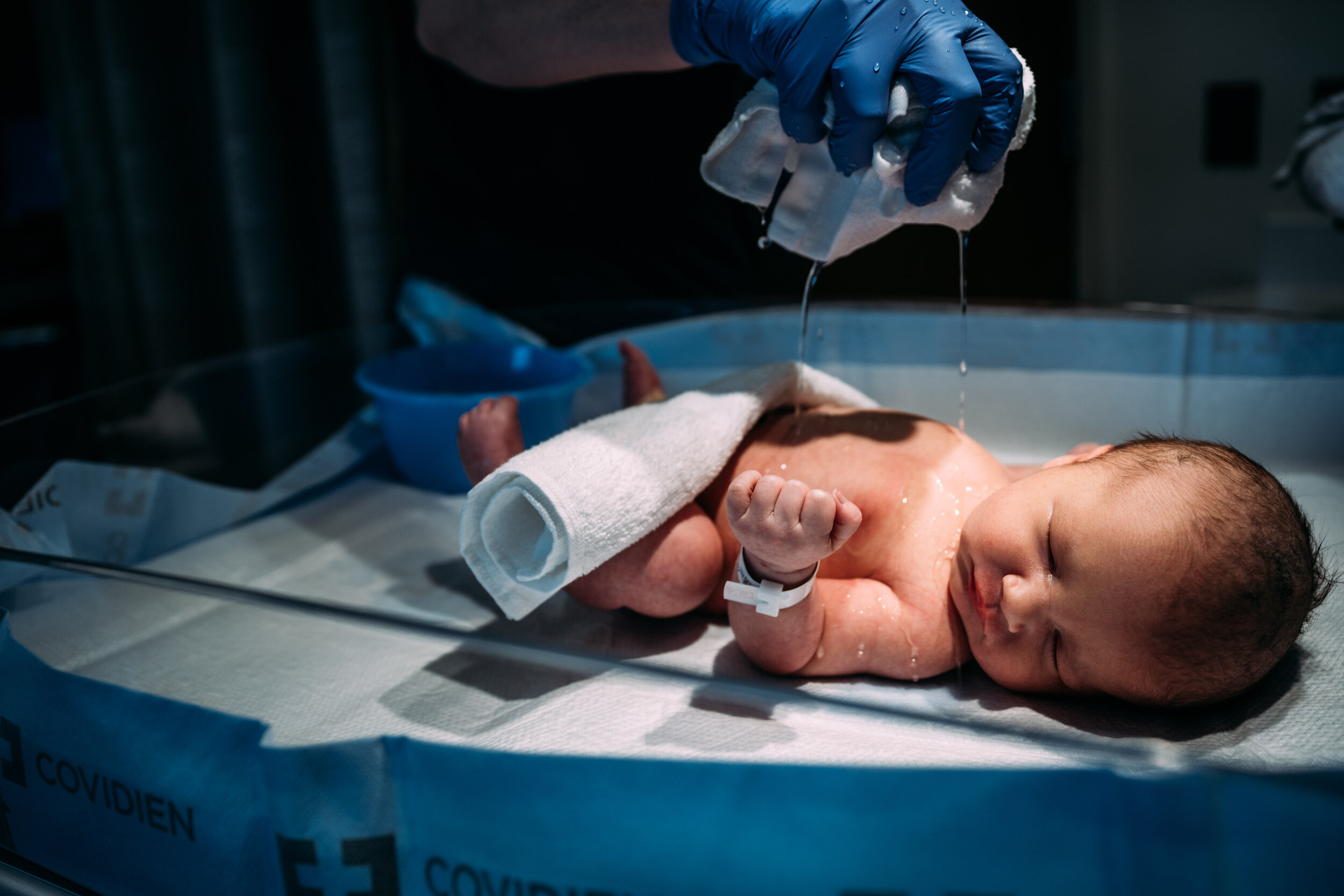 documentary newborn  photographer in houston - fresh 48 in hospital photos-1.jpg