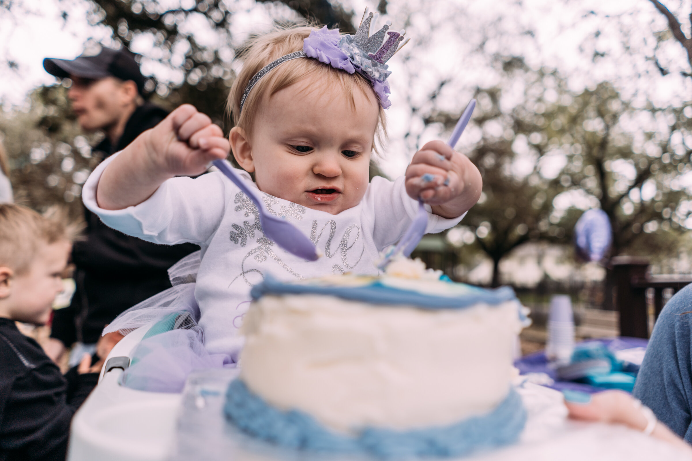  Little one didn’t want to get her hands dirty, but she just had to eat that delicious cake! 