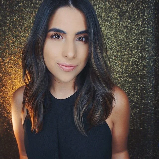Picture perfect ⚡️ (Cut by Oscar) &bull; (Makeup by @diego.art) &bull;
&bull;
&bull;
&bull;
#behindthechair #allaboutdahair #licensedtocreate #bestofhair #haircolor #hairinspo #miamihairsalon #miamihairstylist #miamihaircolorist #idohair #coralgables