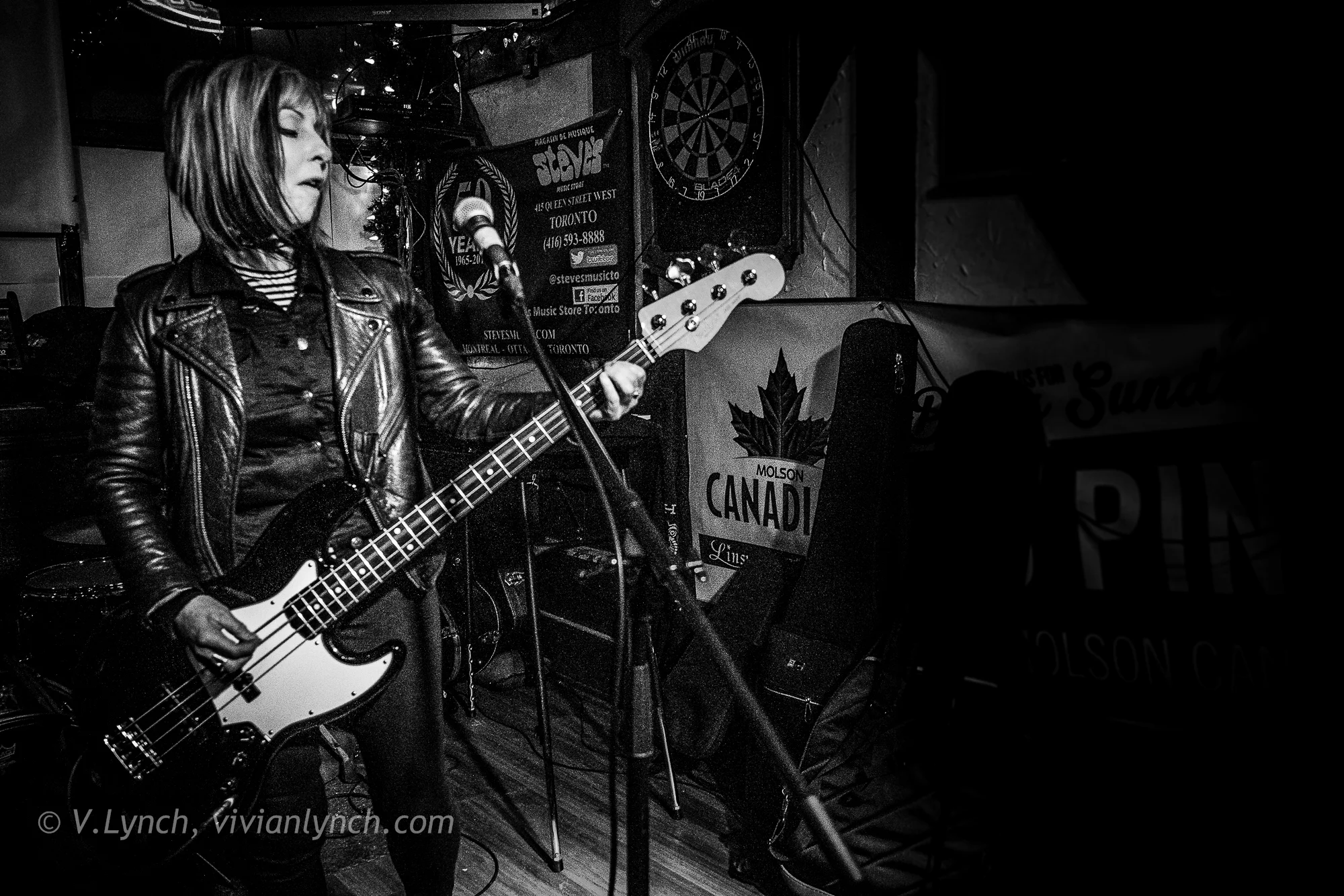 Cynthia Ross on bass, B-Girls @ The Linsmore Tavern, Toronto. (Nikon D7200, 20mm, 1/160 f.2.8, 6400 ISO)
