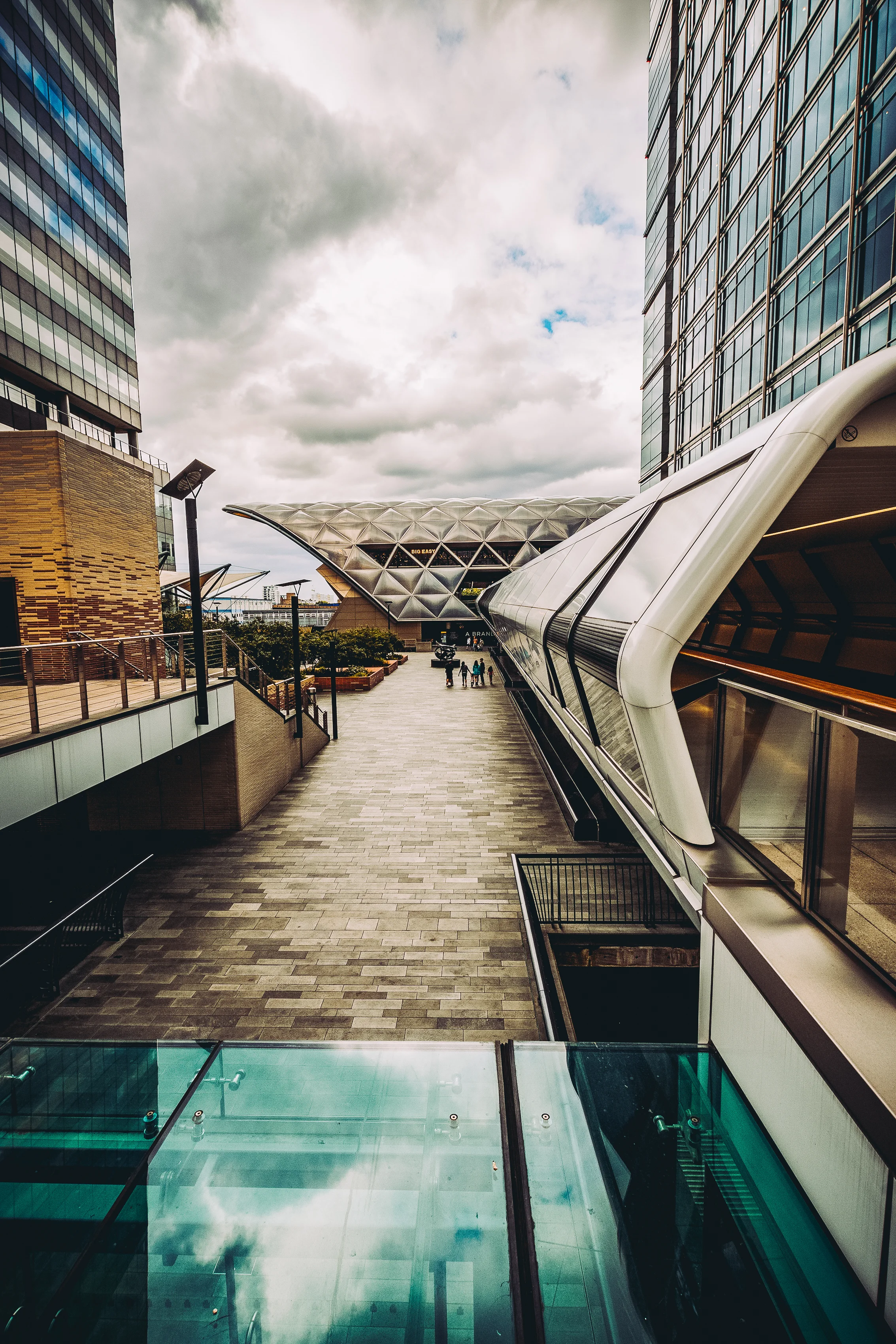 Canary Wharf is like the set of some cheesy 70s sci-fi film. Not sure what the architects were thinking but it does give it a certain uniqueness.