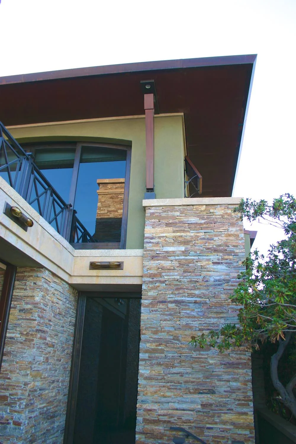  Stone details 