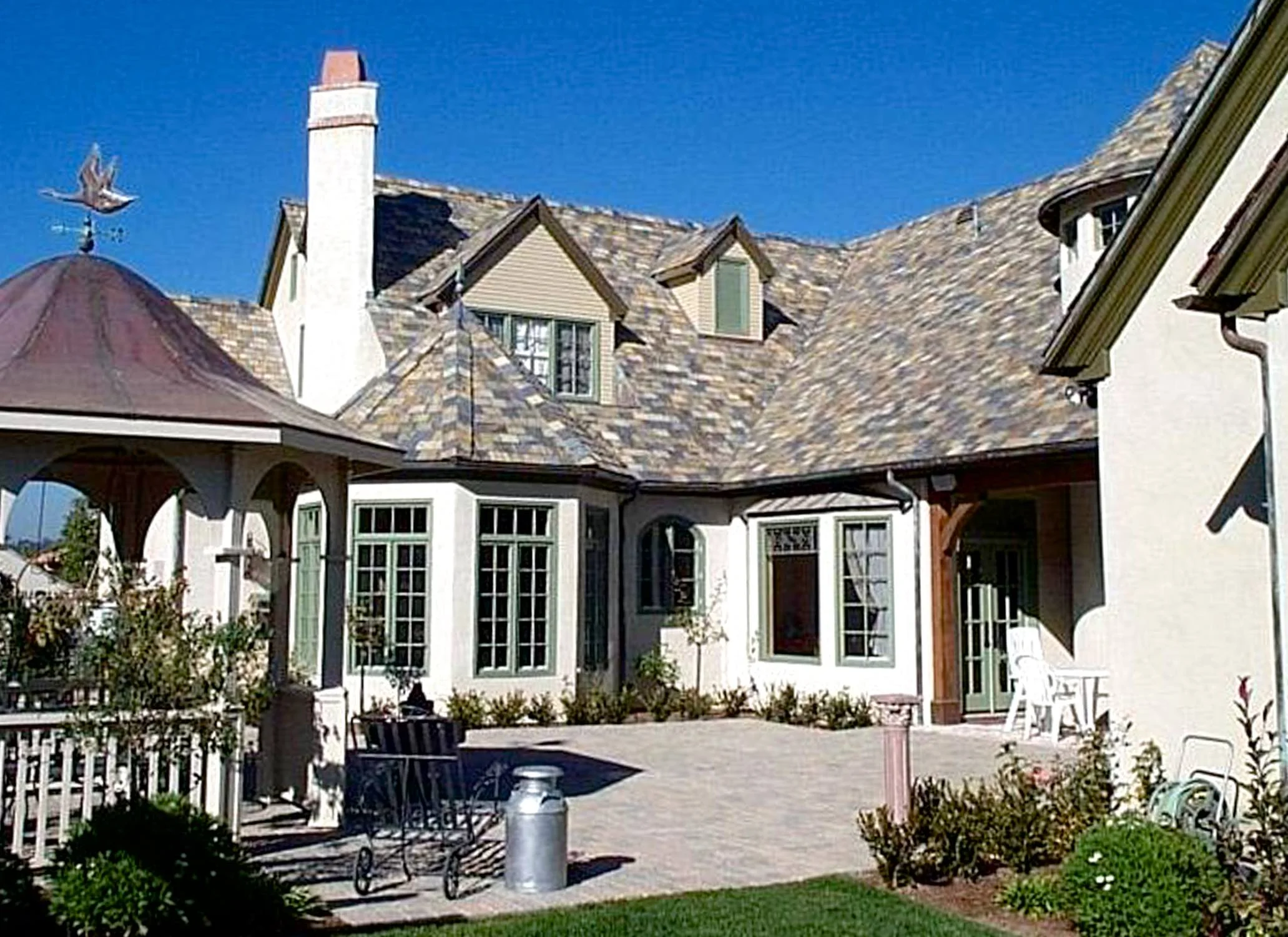  Backyard entrance and courtyard 