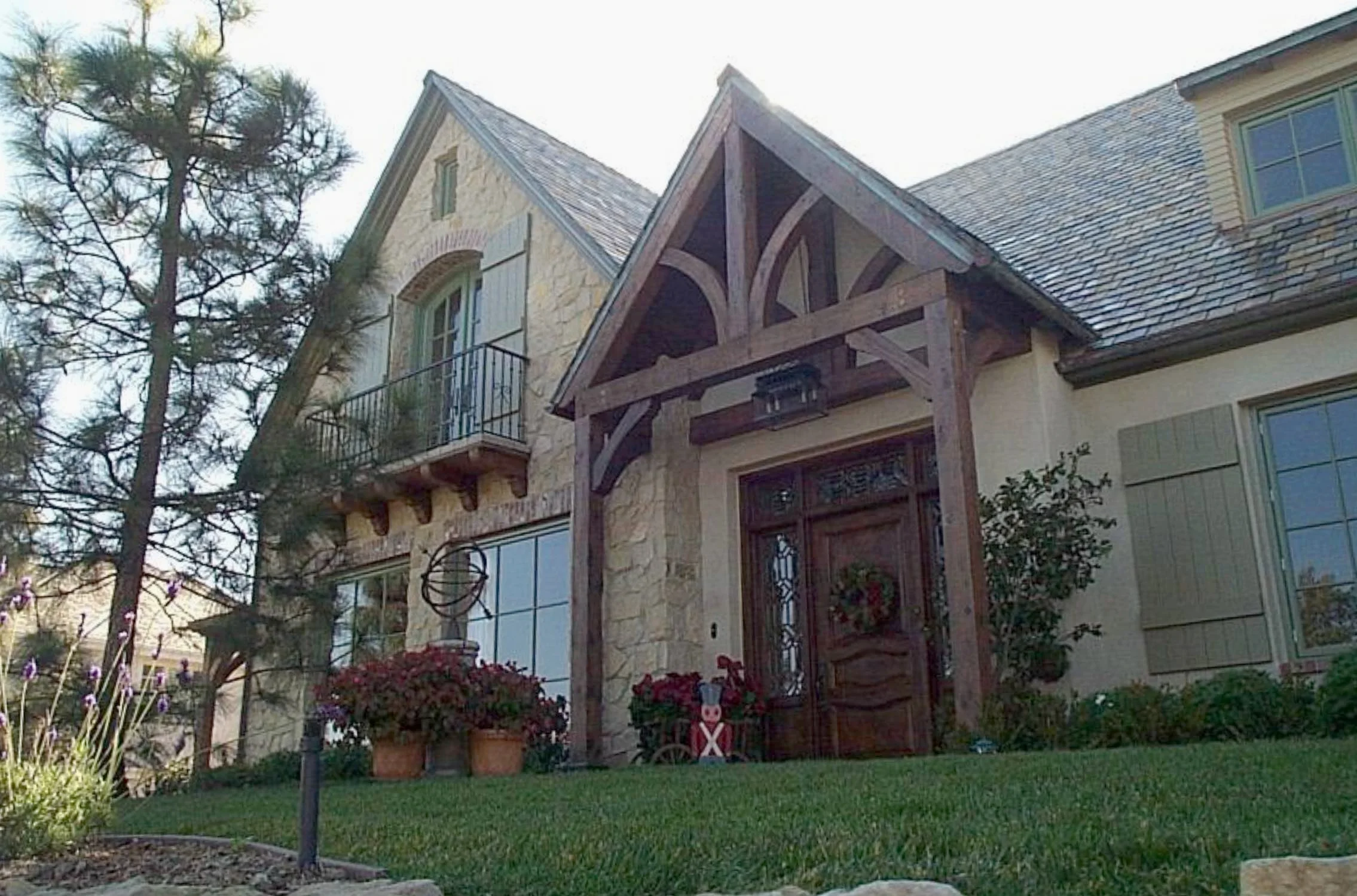  Entry with reclaimed timbers 