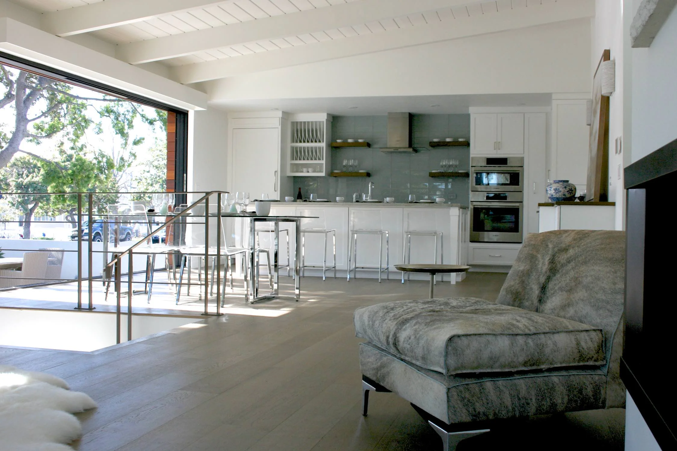  View from living area into dining and kitchen 