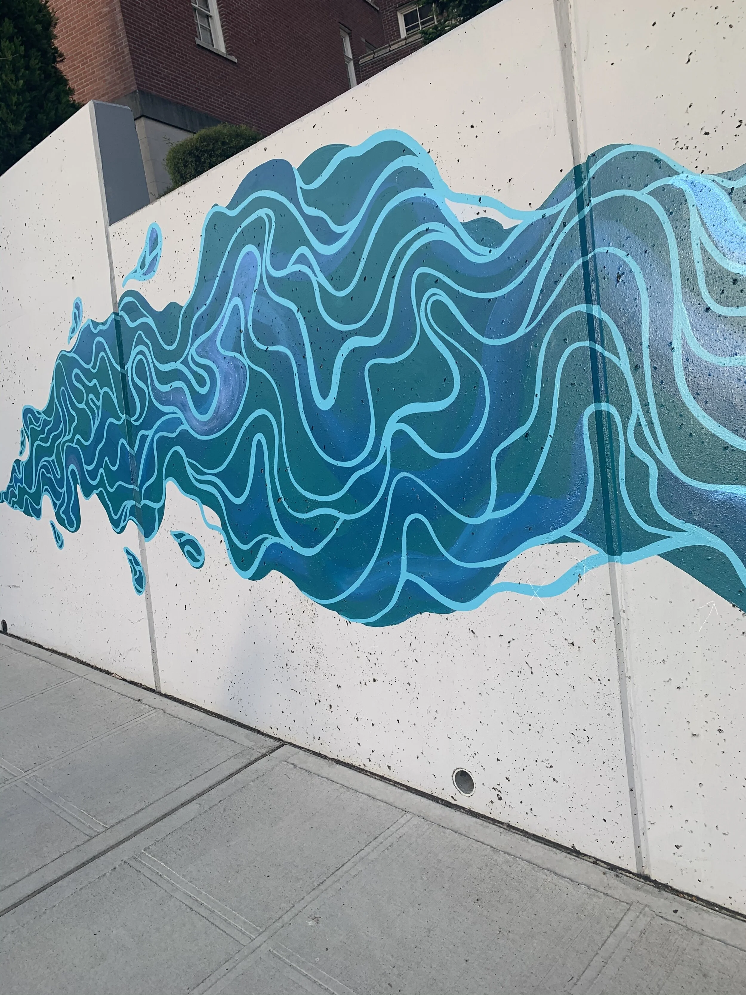  Perri curated a color story of deep blues and greens to create vibrant waves reminiscent of Caribbean water. She also incorporated Interference Blue as an additional element. Her application of this product adds a reflective glossy finish to the wat