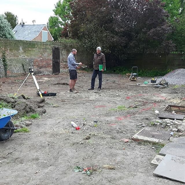 Great to be back on (social distancing!) site. Tricky reading plans together!

#stcross #landscapeconstruction #gardendesigner #hampshiregardens