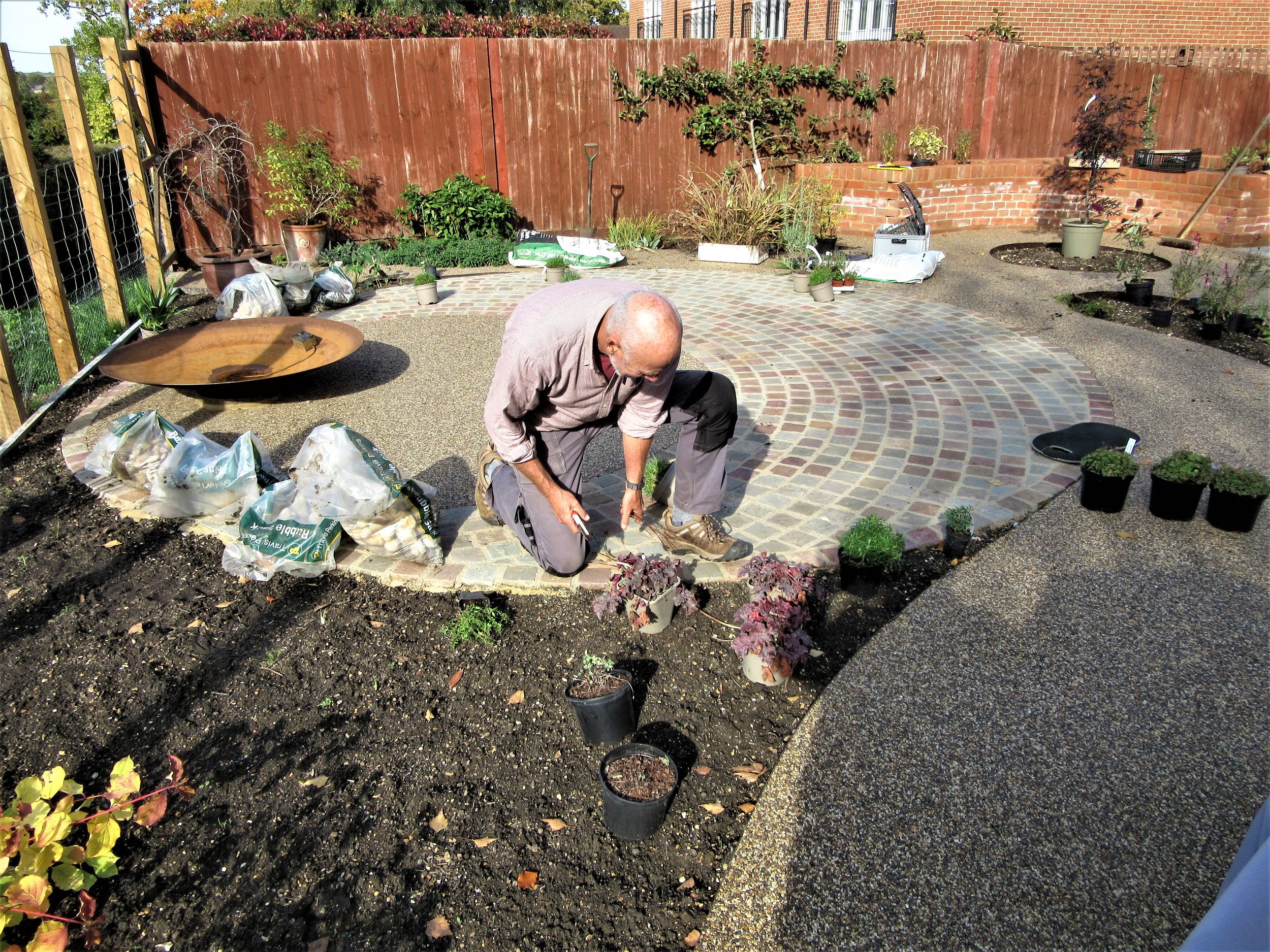 Pete in Semple planting.JPG