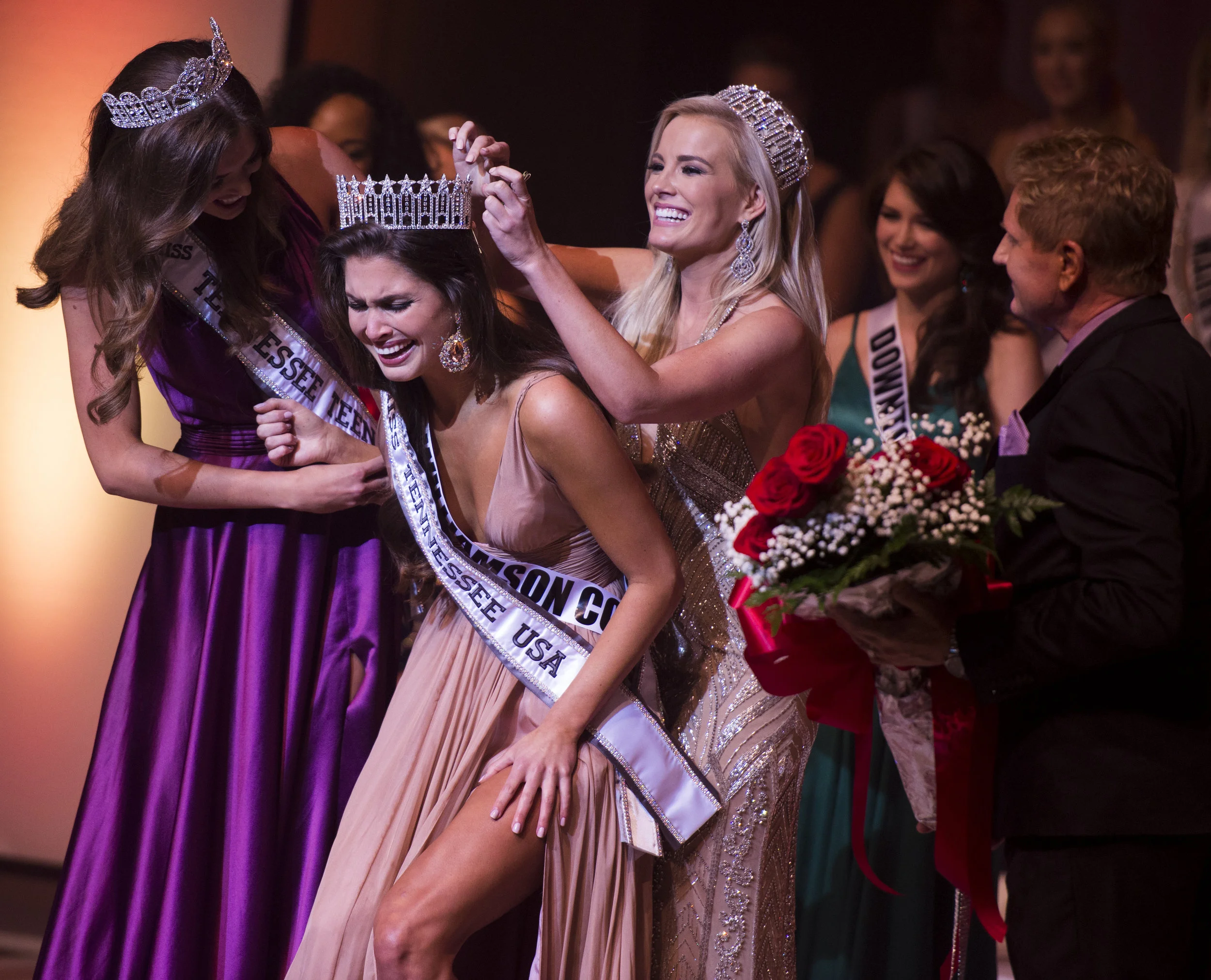  Alexandra Harper, Miss Williamson Co. USA, is crowned Miss Tennessee USA. 