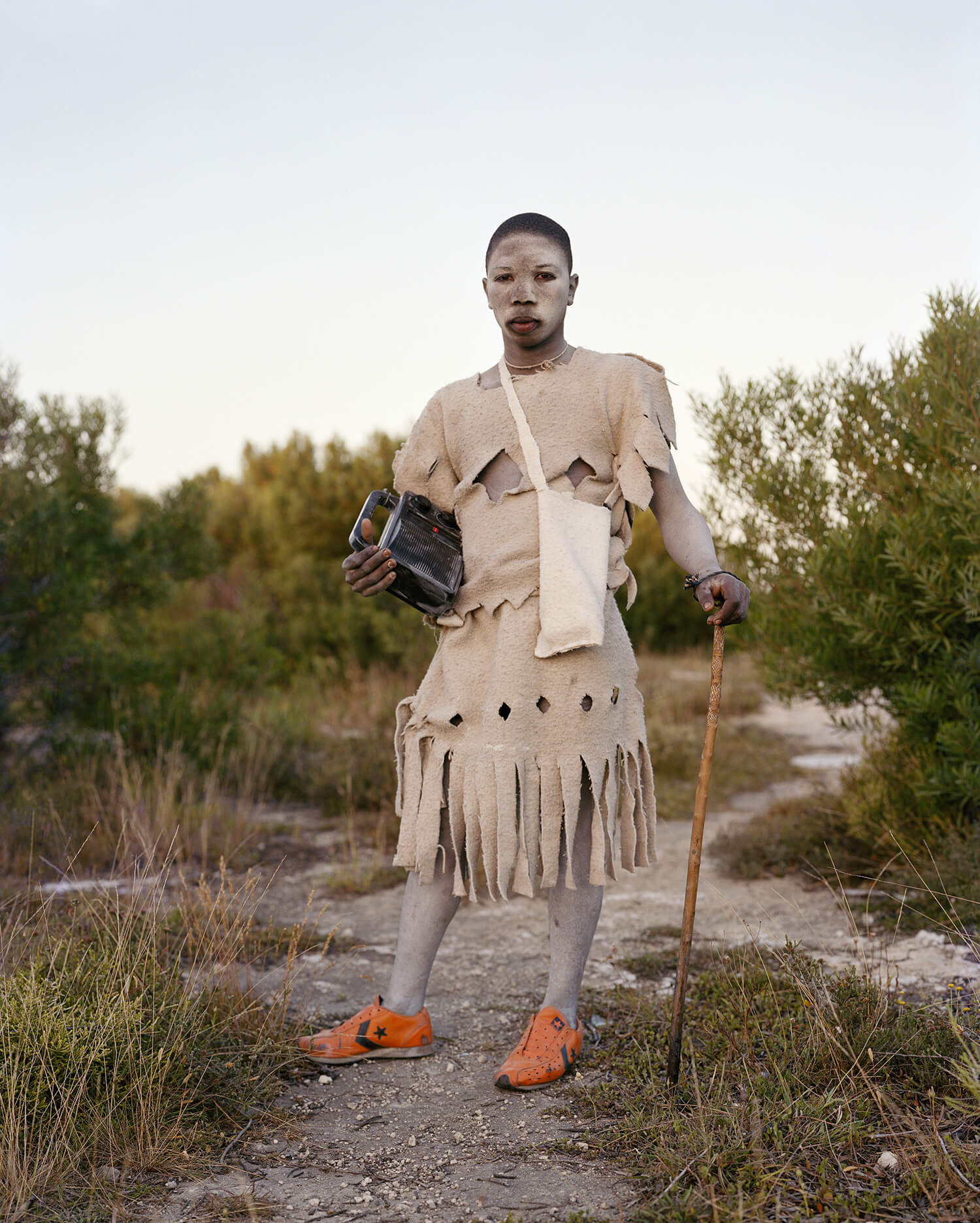  Mandlenkosi Noqhayi, S.Africa (c-type print, 30x40-, 2004) 