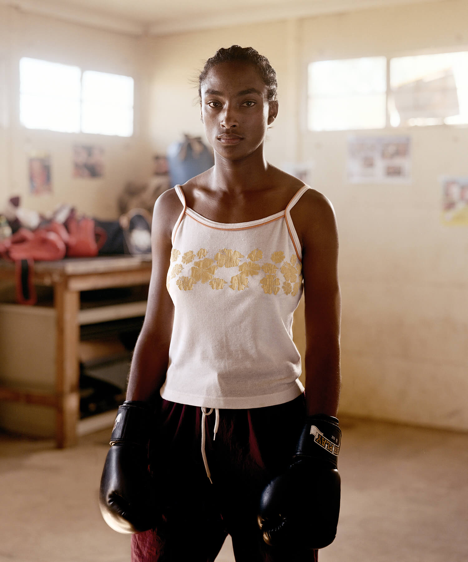  Tessa Davis, 23, S.Africa (c-type print, 30x40-, 2004) 