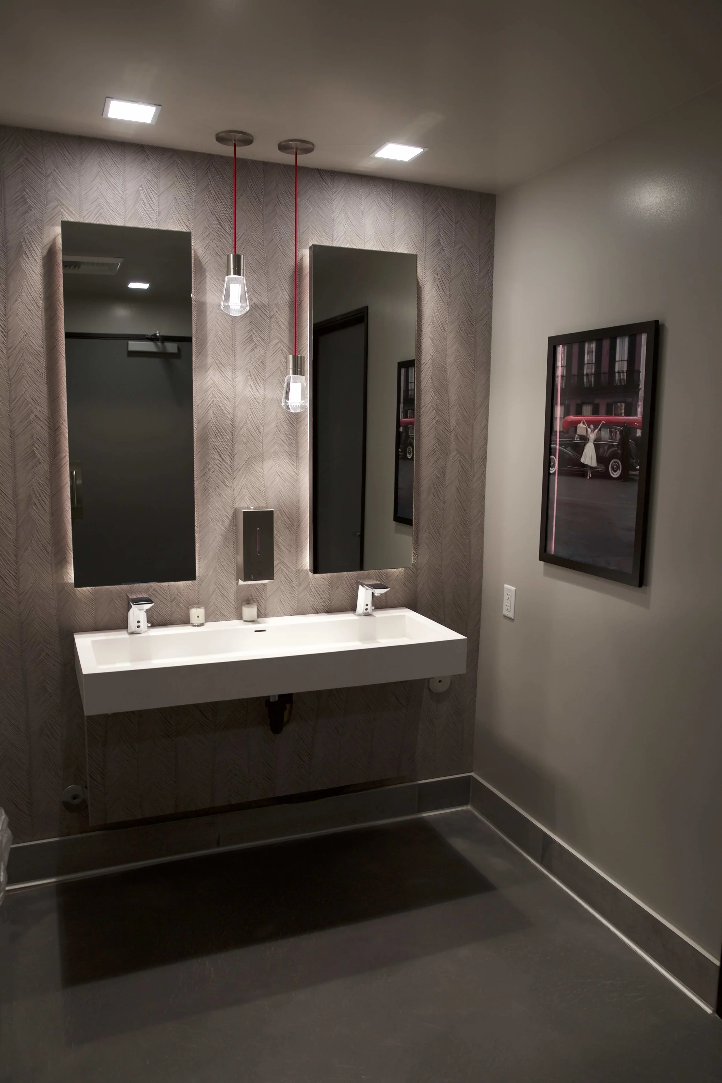 Womens room.jpg
