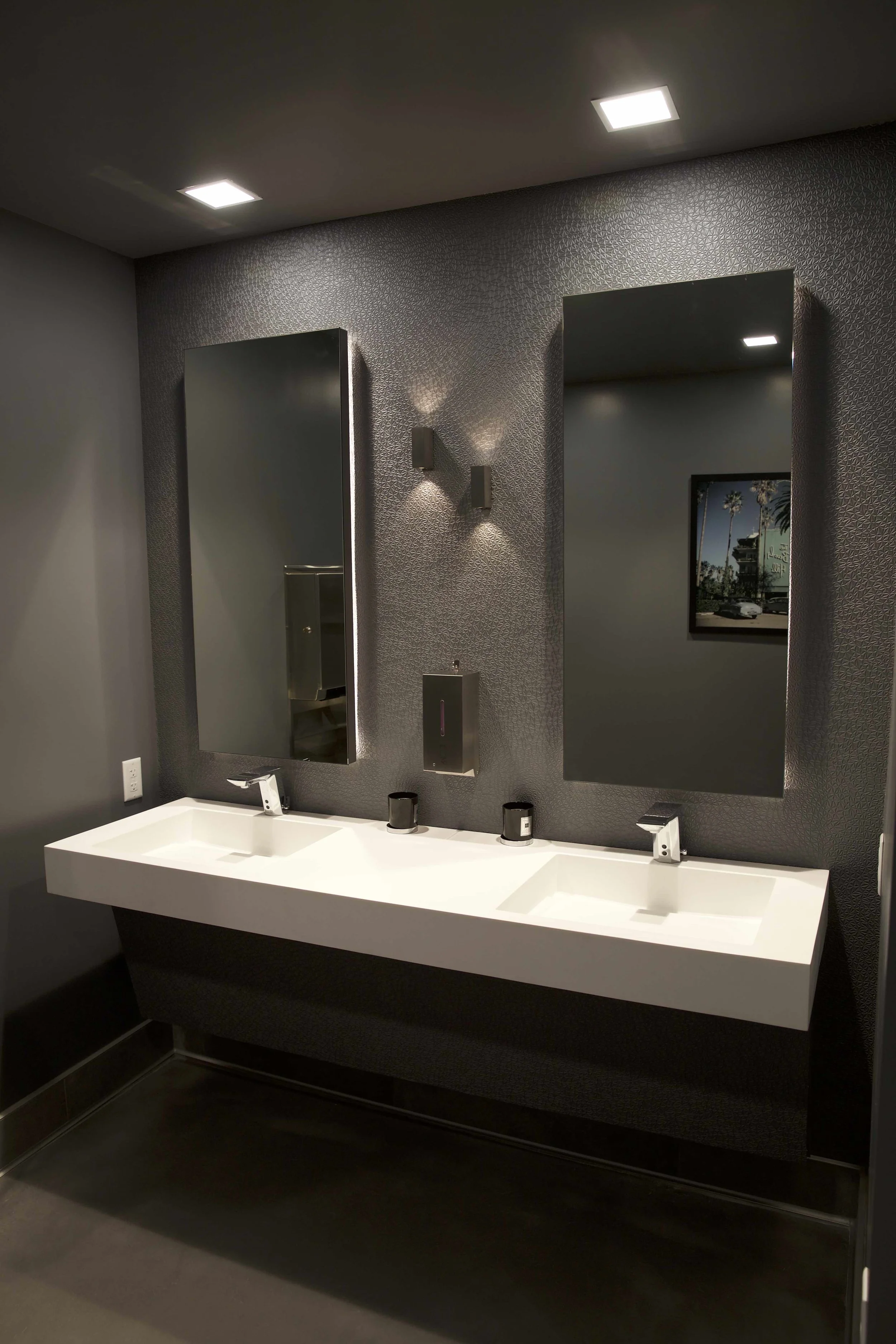Mens room.jpg