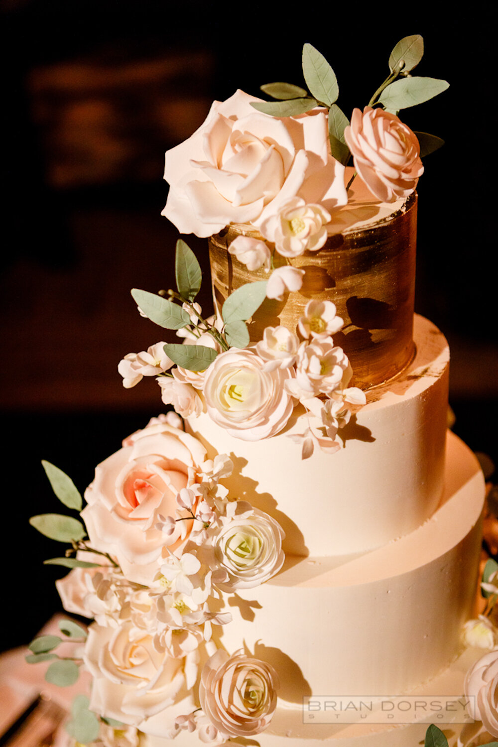 Cipriani 25 Broadway Wedding cake with sugar flowers
