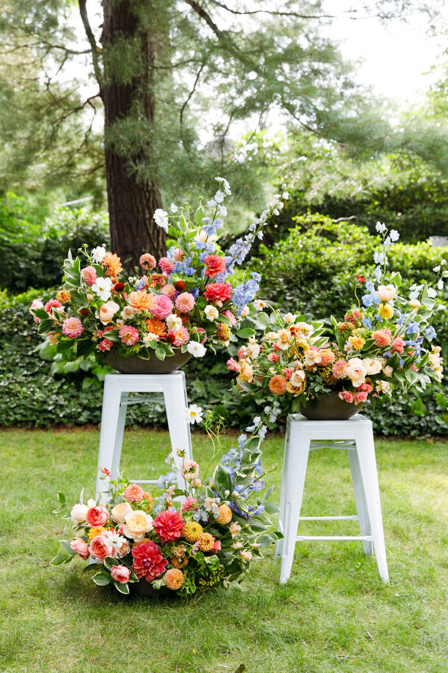ceremony flowers on pedestals