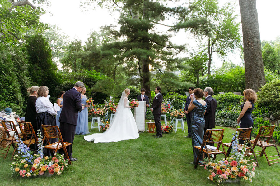 micro wedding outdoors in the backyard