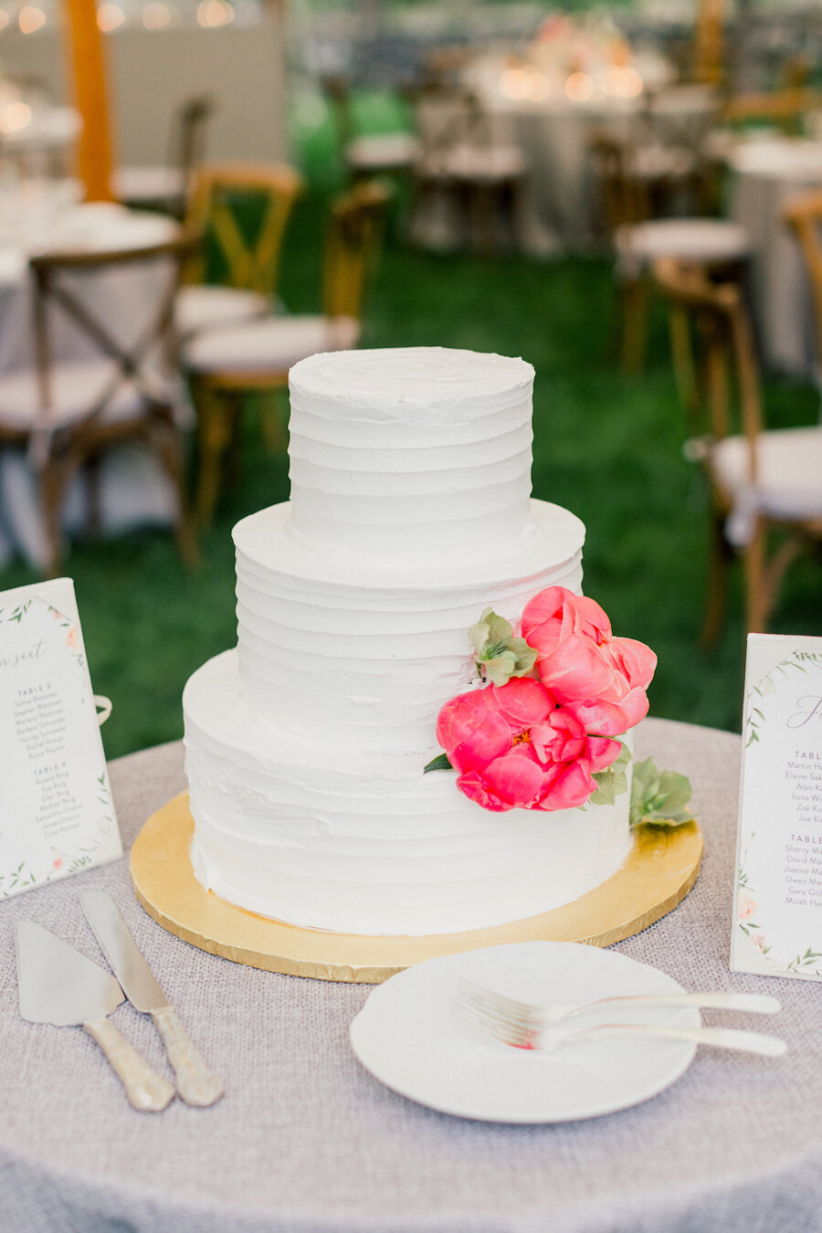 outdoor-tented-wedding-cake.jpg