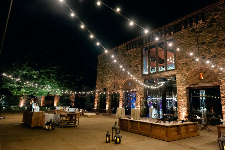 blue-hill-at-stone-barns-wedding-courtyard.jpg