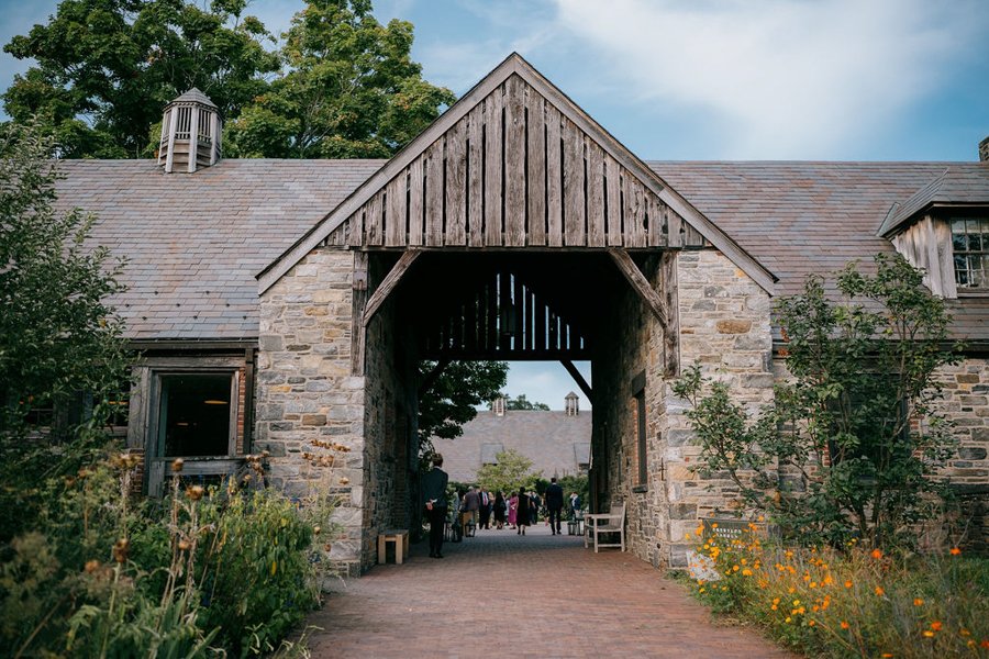 blue-hill-at-stone-barns-wedding-guests-arrive.jpg