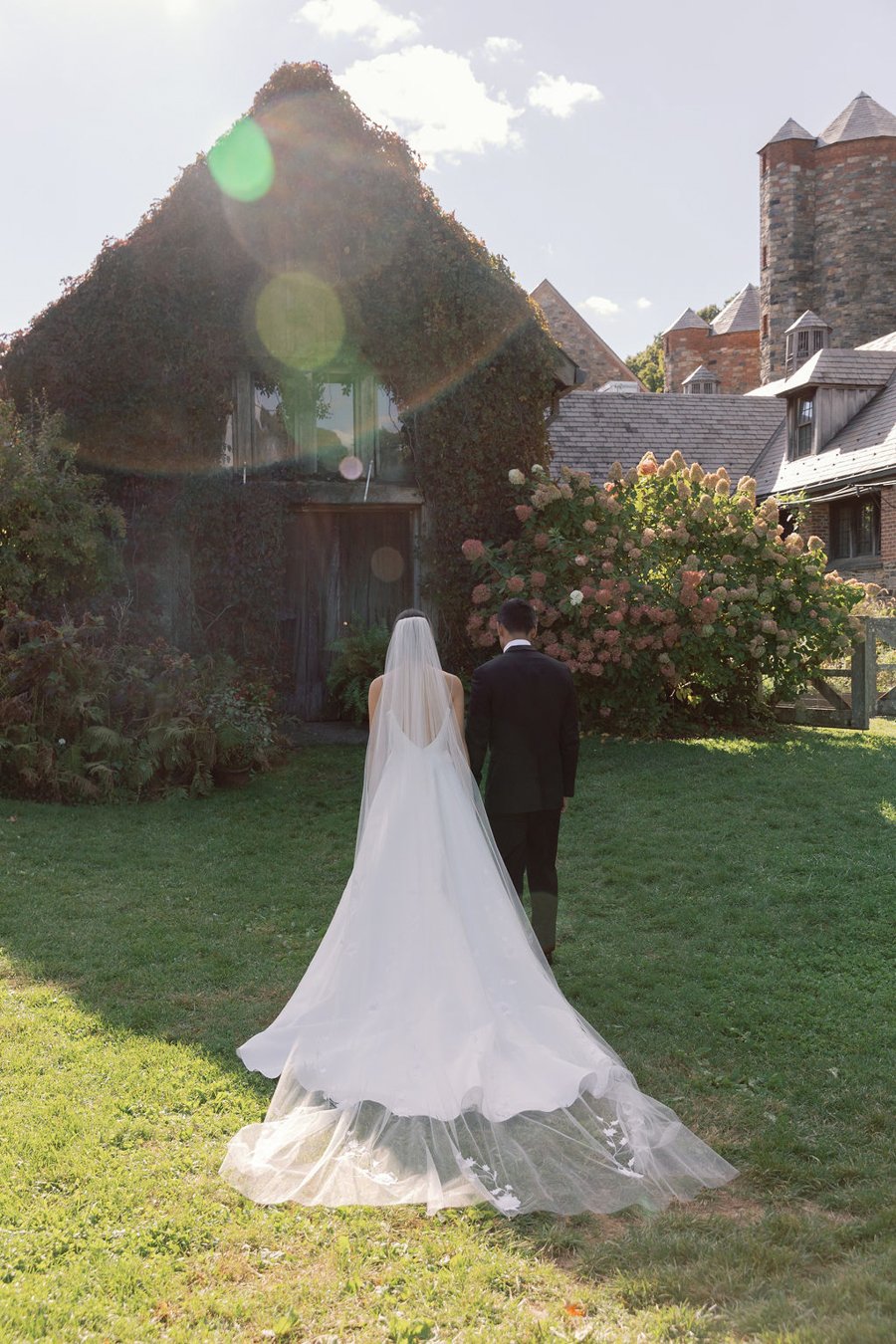 blue-hill-at-stone-barns-wedding-couple-veil.jpg