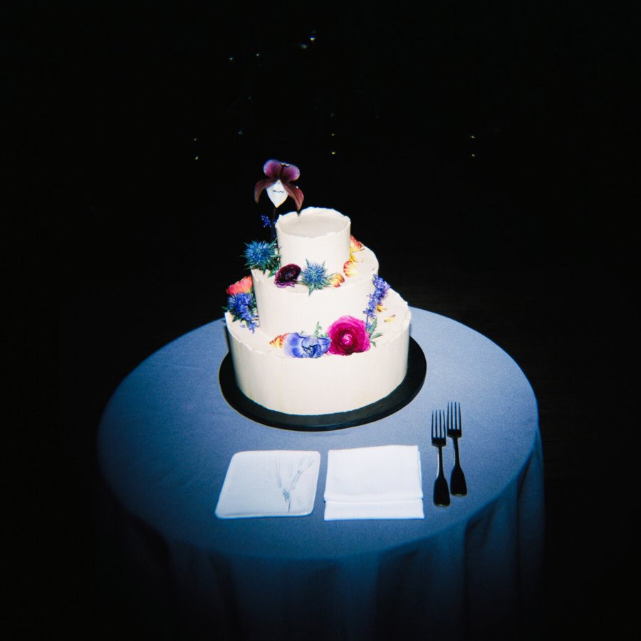 lgbtq-wedding-blue-hill-at-stone-barns-cake.jpg