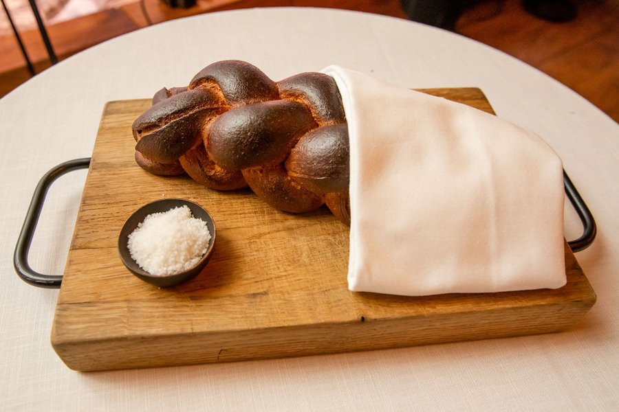 blue-hill-at-stone-barns-wedding-reception-challah.jpg