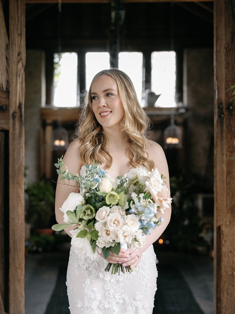 blue-hill-at-stone-barns-wedding-bride-bouquet.jpg