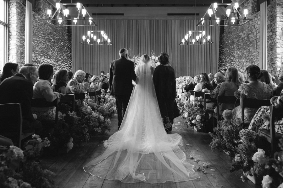 bride-with-her-parents.jpg