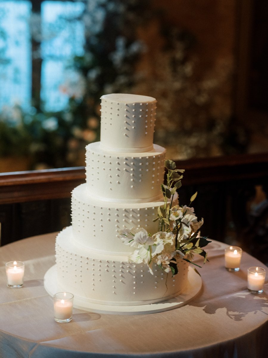 white-wedding-cake.jpg