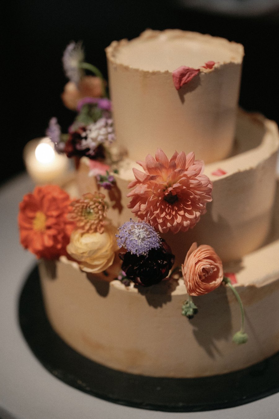 wedding-cake-fresh-flowers.jpg
