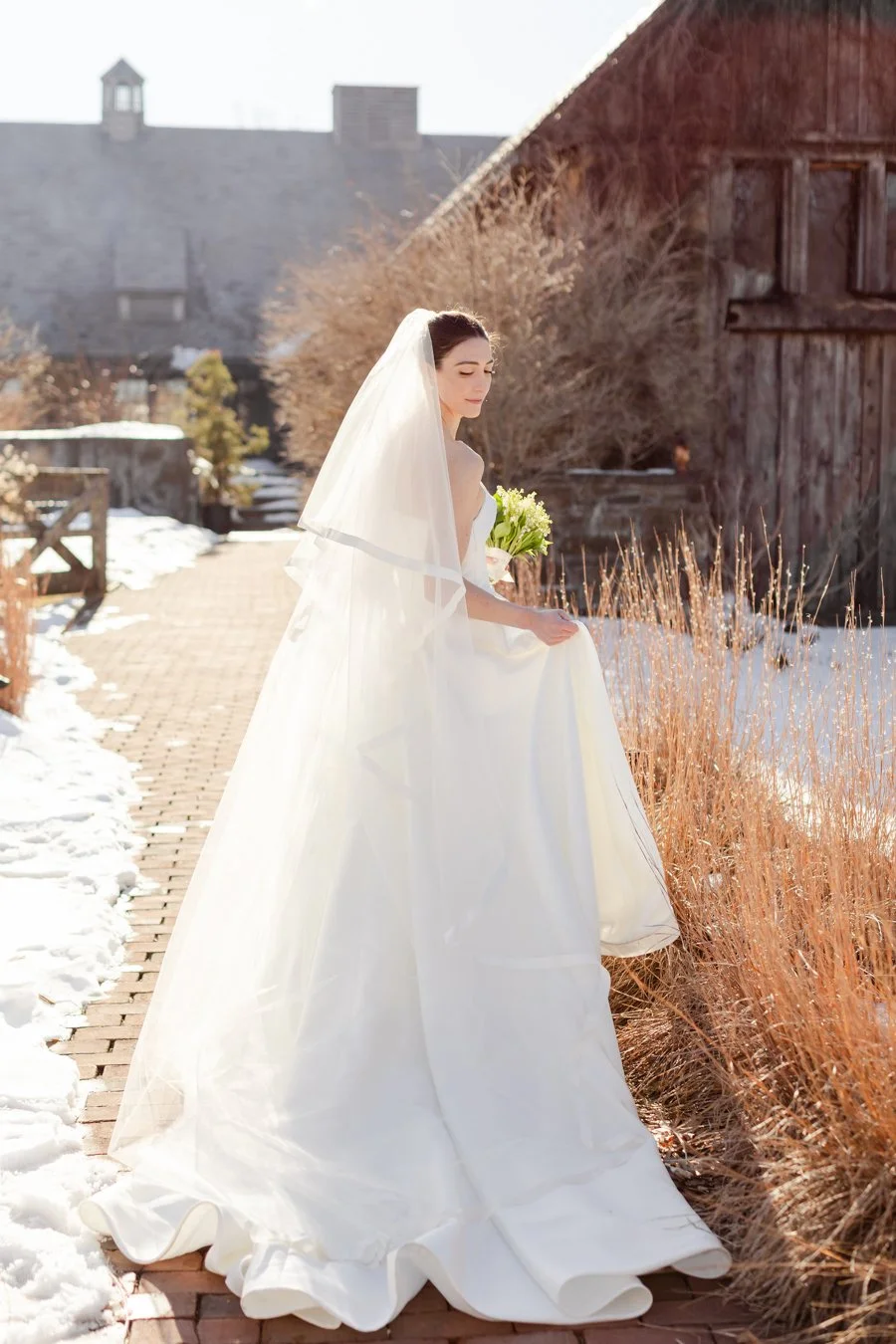 bride-with-long-veil.jpg