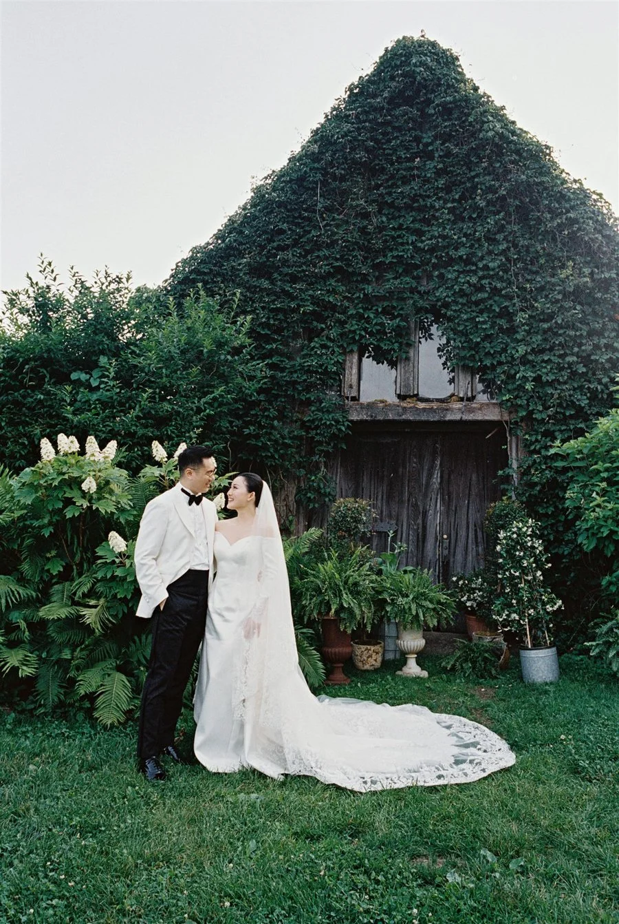 blue-hill-at-stone-barns-wedding-couple-shed.jpg