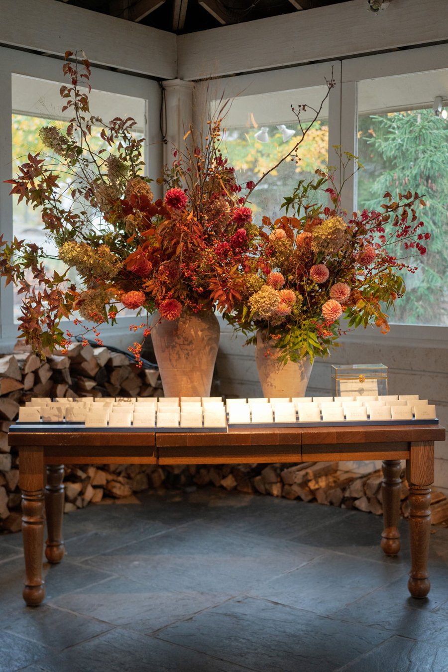 cedar-lakes-estate-escort-card-table.jpg