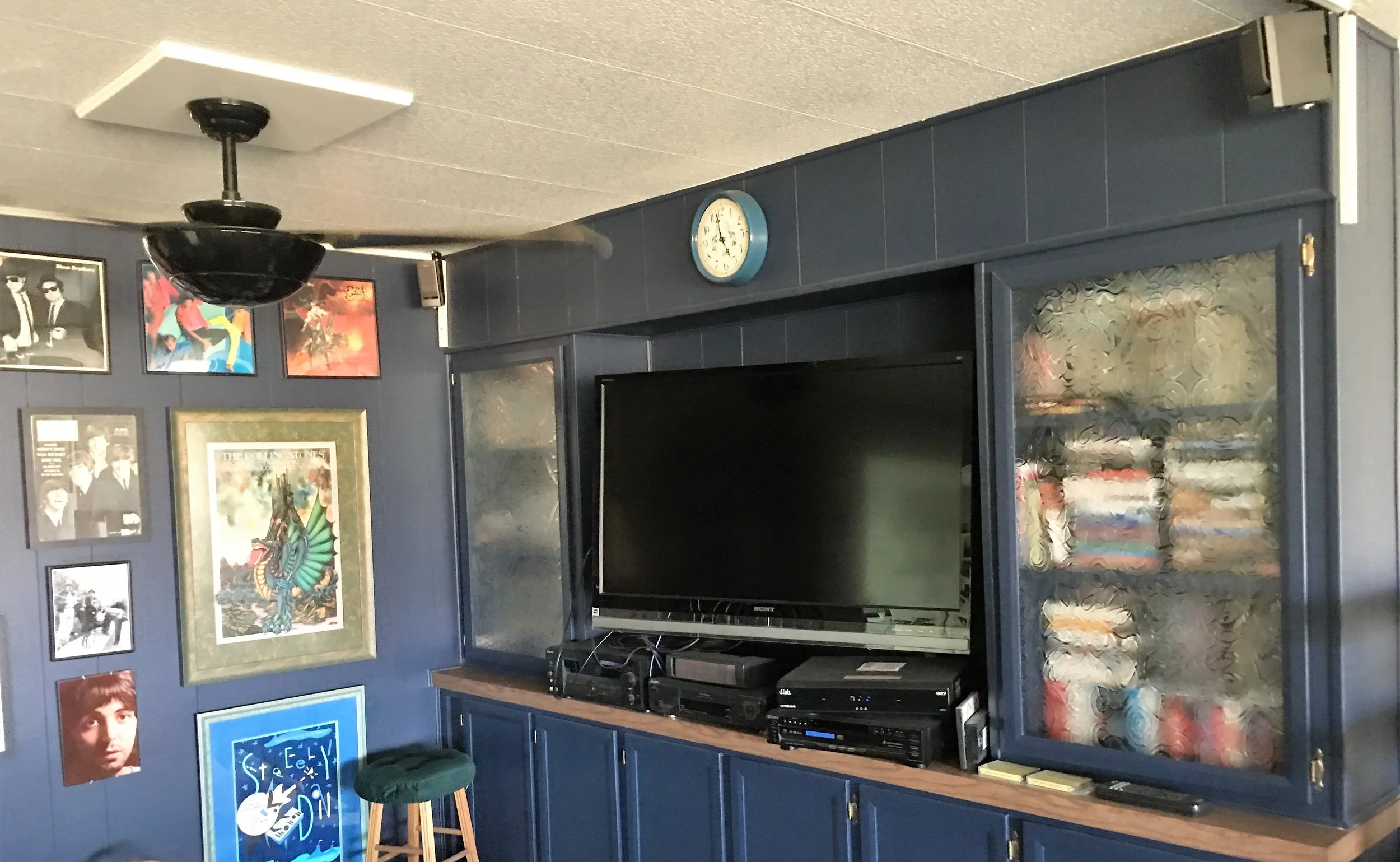 Family Room 2.JPG