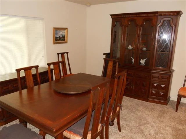 Dinning Room 1.JPG