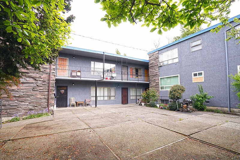 7400 Rainier Apartments exterior