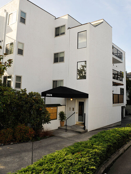 Robin Apartments exterior