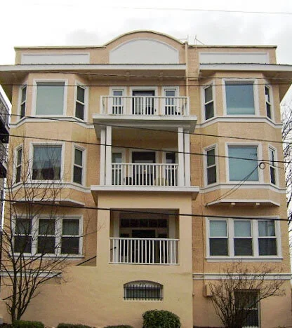 317 E Thomas Apartments exterior