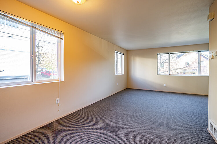 East Vista  Apartments example living room