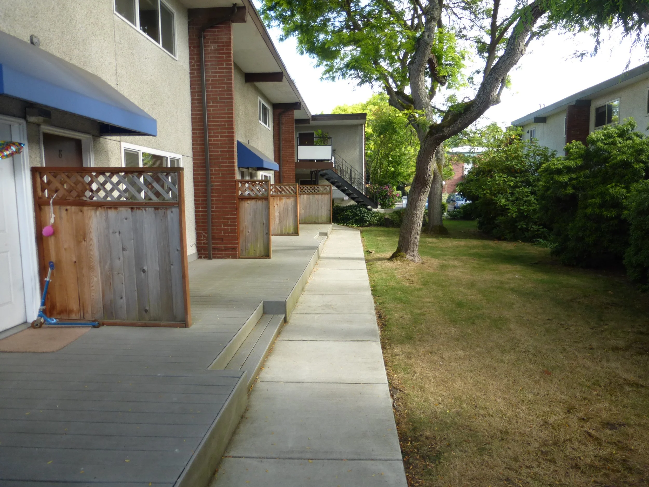 3605 Apartments exterior and courtyard