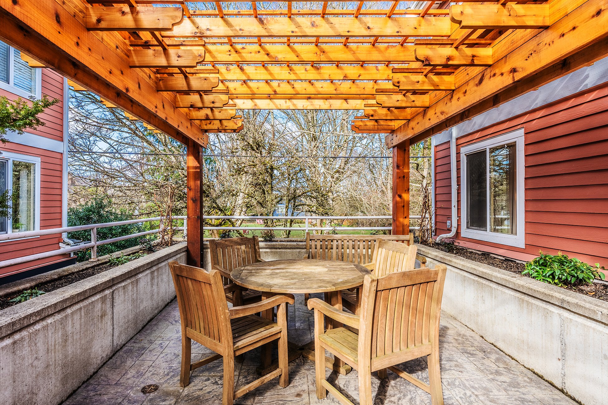 Madrona Court Apartments Courtyard, Patio, Grill