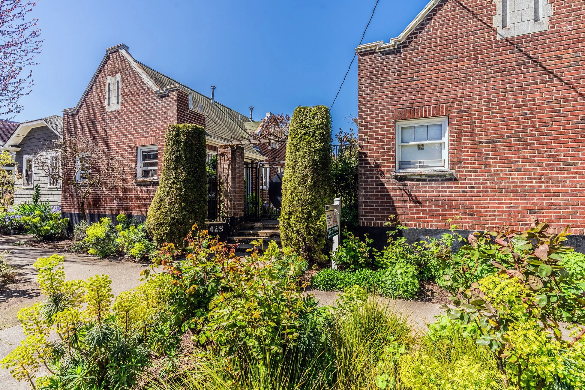 Broadway Court Apartments
