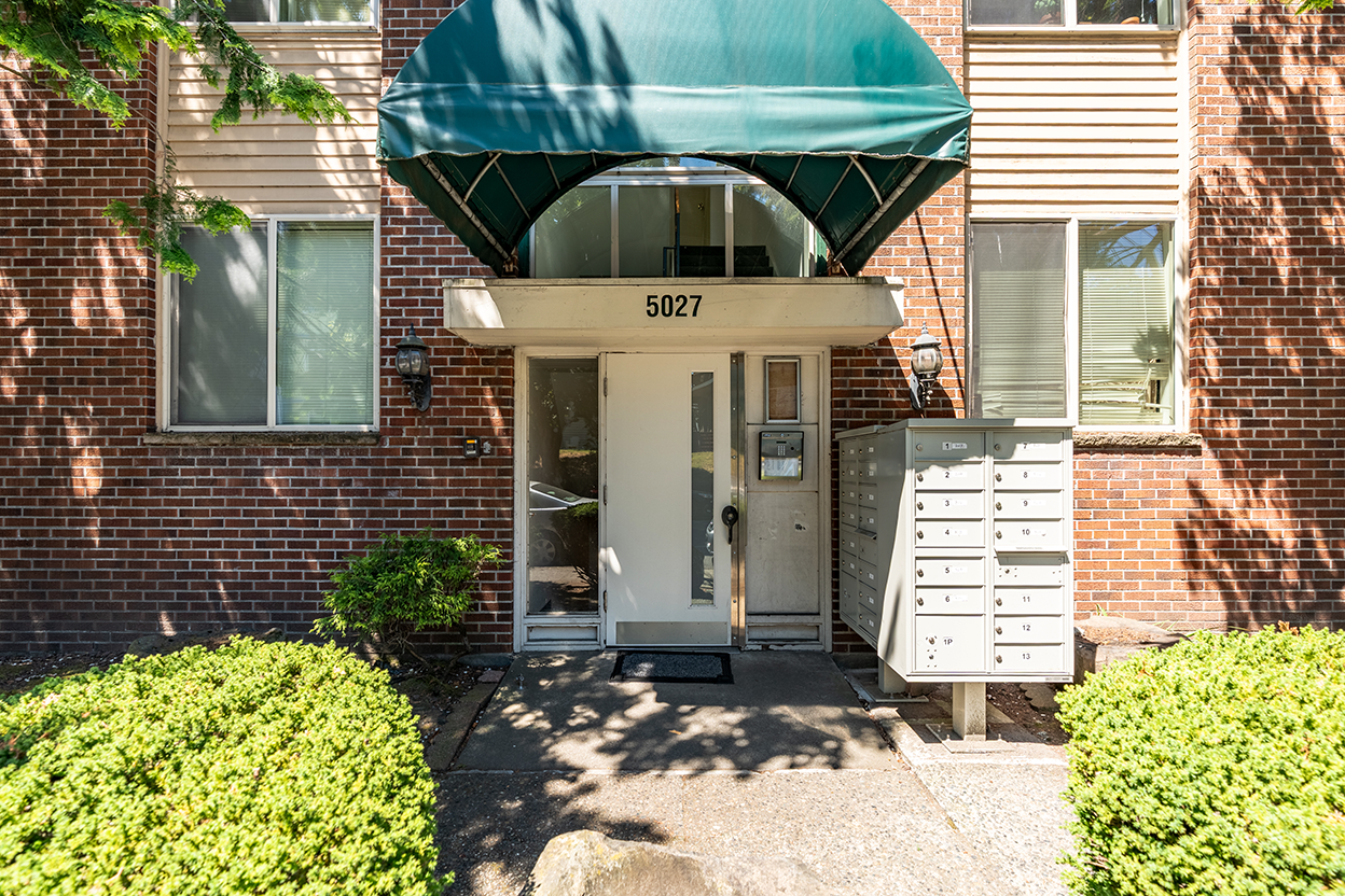 L and P Apartments University District Seattle