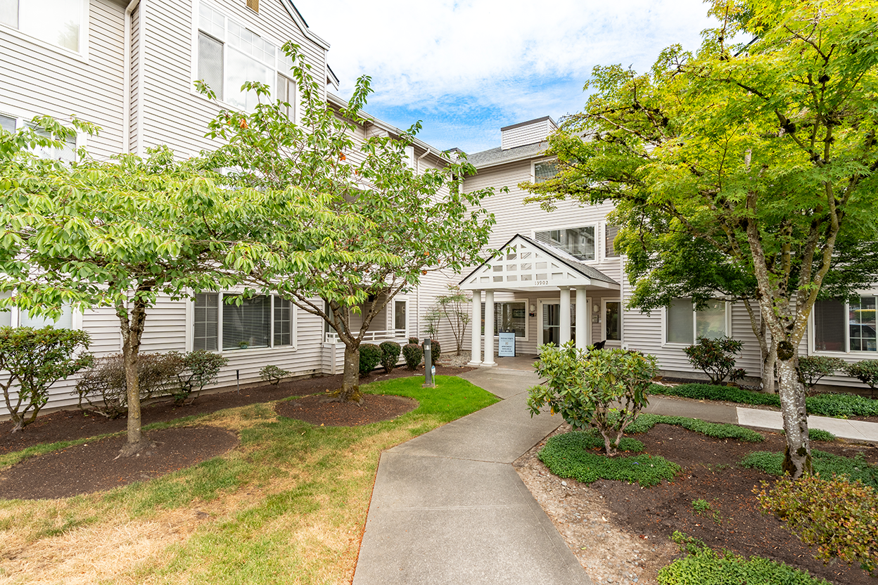 Bellevue Heights Apartment Homes, Crossroads