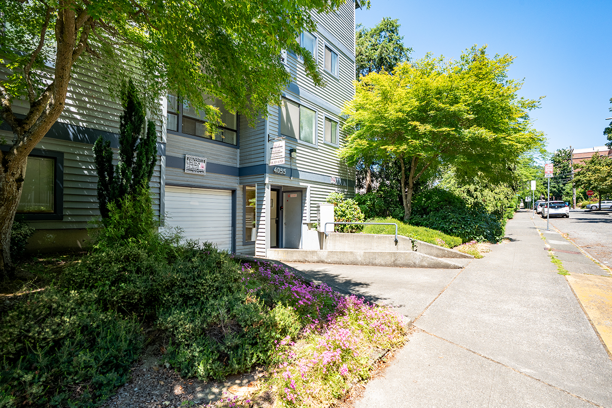 M and J Apartments University District Seattle
