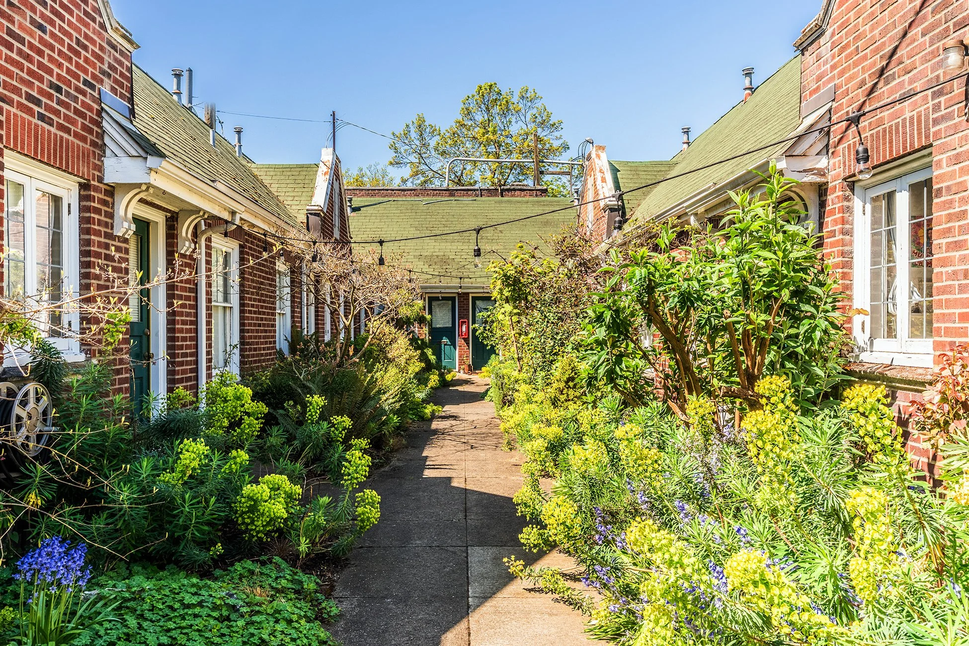 Broadway Court Apartments courtyard